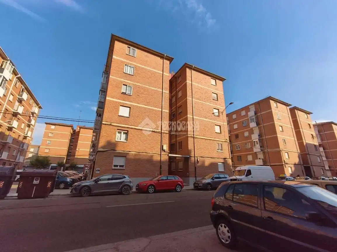 Außenansicht von Wohnung zum Verkauf in Palencia mit Heizung, Abstellraum und Balkon