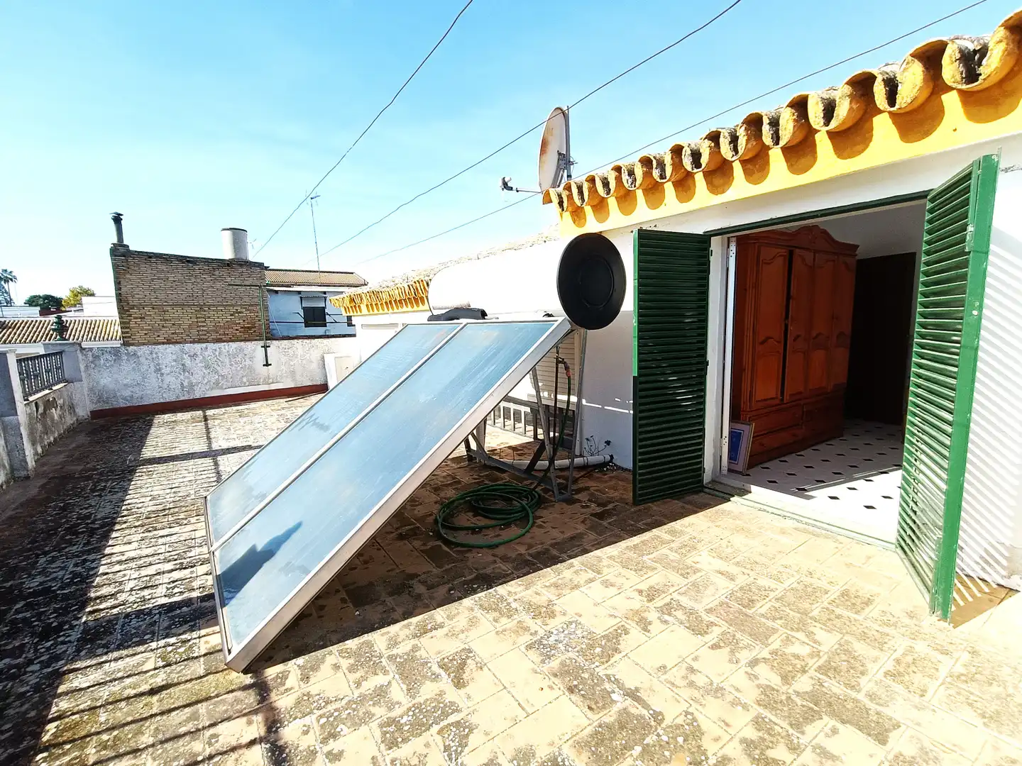Vista exterior de Casa adosada en venda en Villanueva del Ariscal amb Aire condicionat, Jardí privat i Terrassa