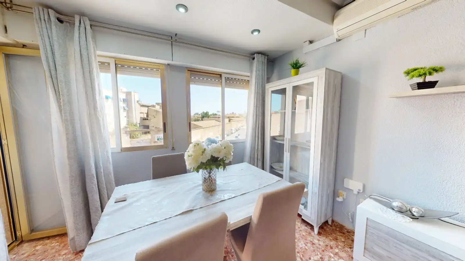 Dining room of Flat for sale in Elche / Elx  with Air Conditioner, Furnished and Oven