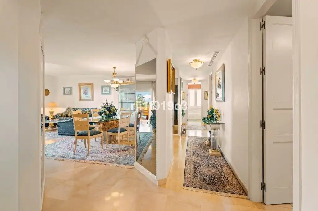 Apartamento en venta en Marbella con Terraza, Trastero y Amueblado