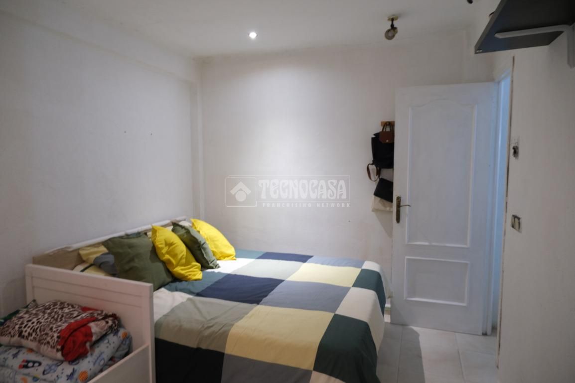 Bedroom of Flat for sale in  Sevilla Capital  with Balcony