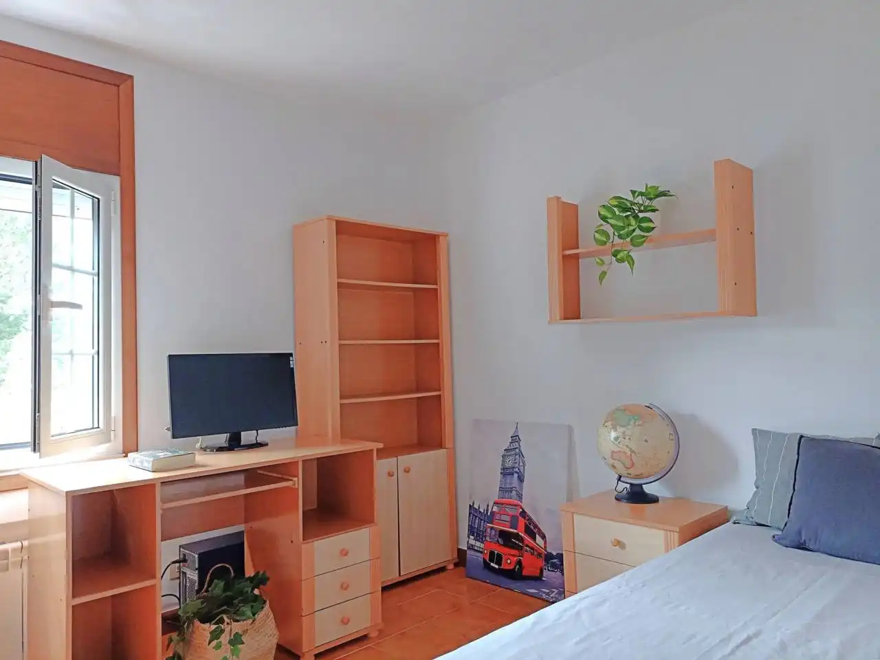 Habitación de Casa o chalet en venta en Oleiros con Calefacción