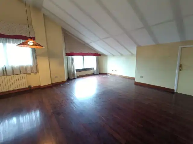 Casa o chalet en venta en Vigo  con Calefacción, Jardín privado y Parquet