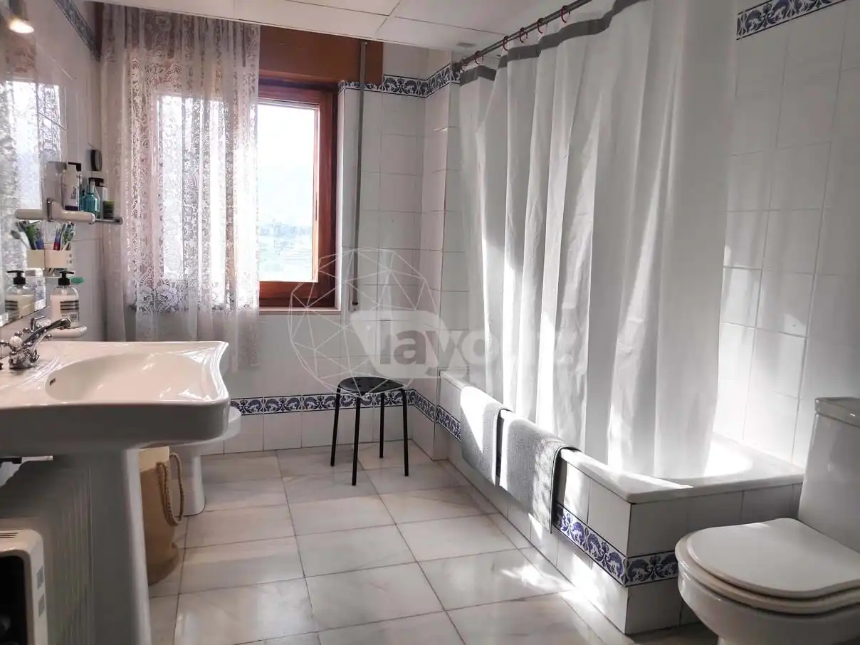 Baño de Piso en venta en Plasencia con Aire acondicionado, Terraza y Trastero