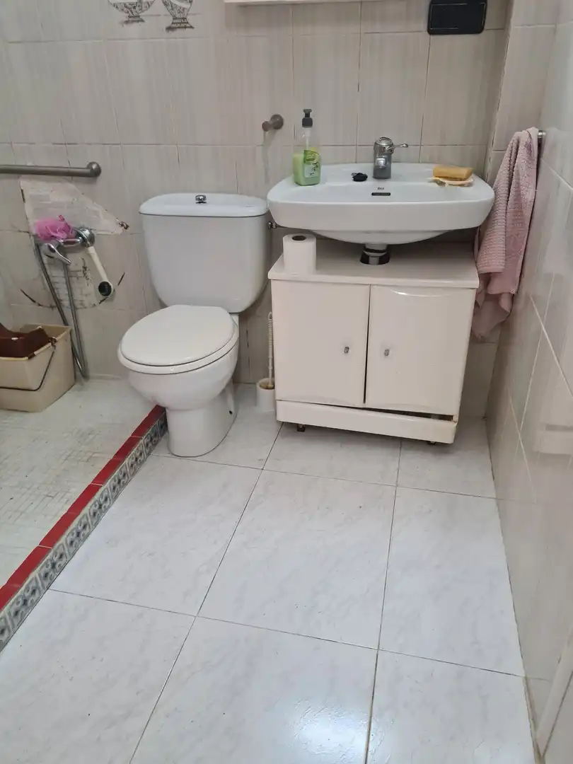 Badezimmer von Erdgeschoss zum Verkauf in Vinaròs mit Klimaanlage und Heizung