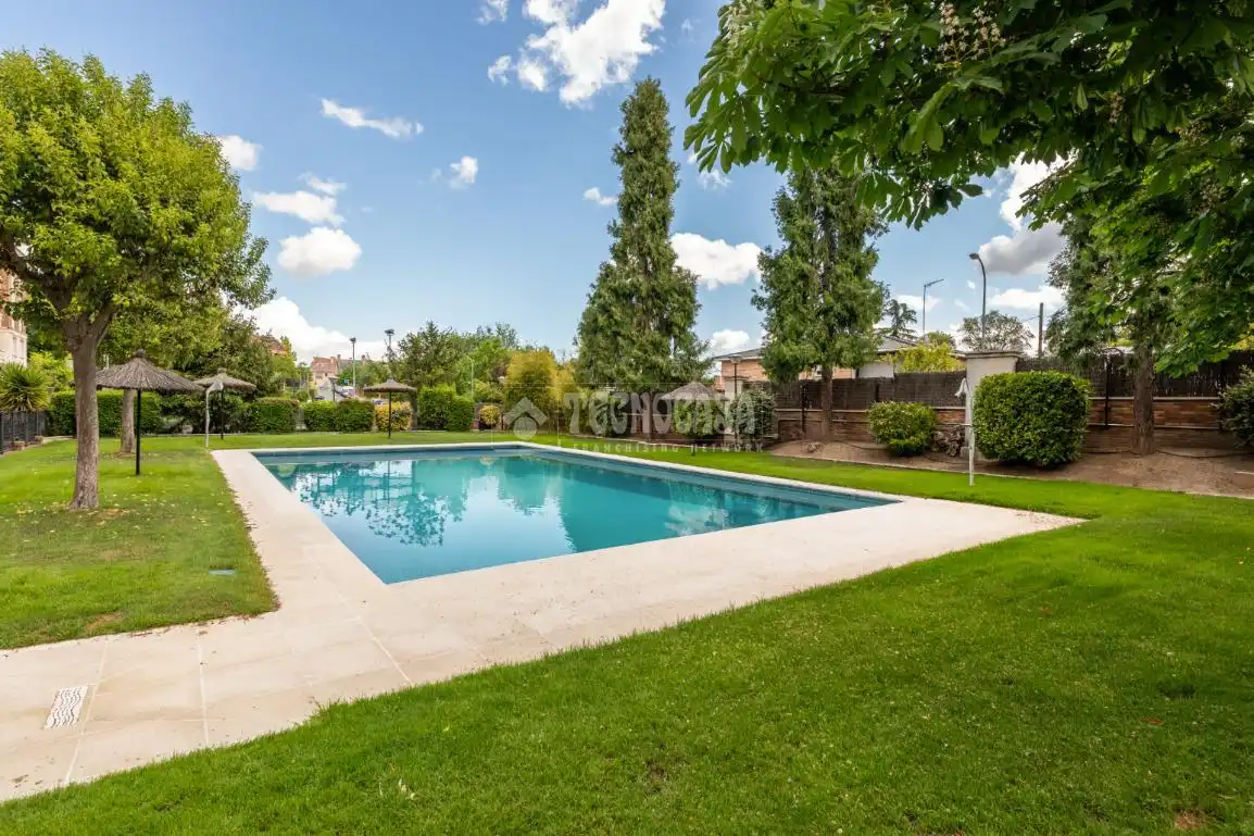 Swimming pool of Flat for sale in Majadahonda  with Terrace and Community pool