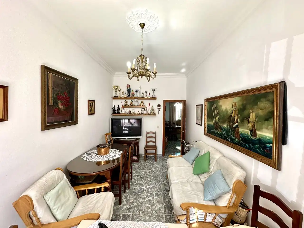 Sala d'estar de Casa adosada en venda en Sierra de Yeguas amb Aire condicionat, Jardí privat i Terrassa