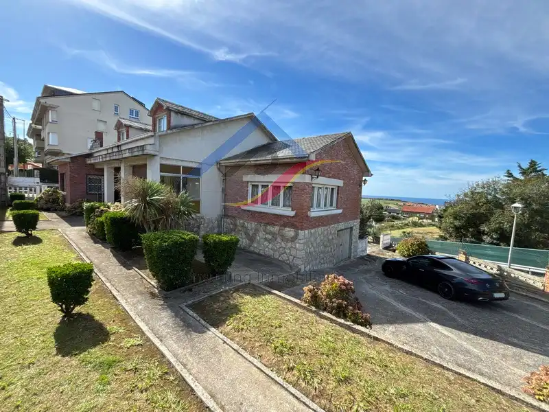 Vista exterior de Casa o xalet en venda en Piélagos amb Calefacció, Jardí privat i Parquet