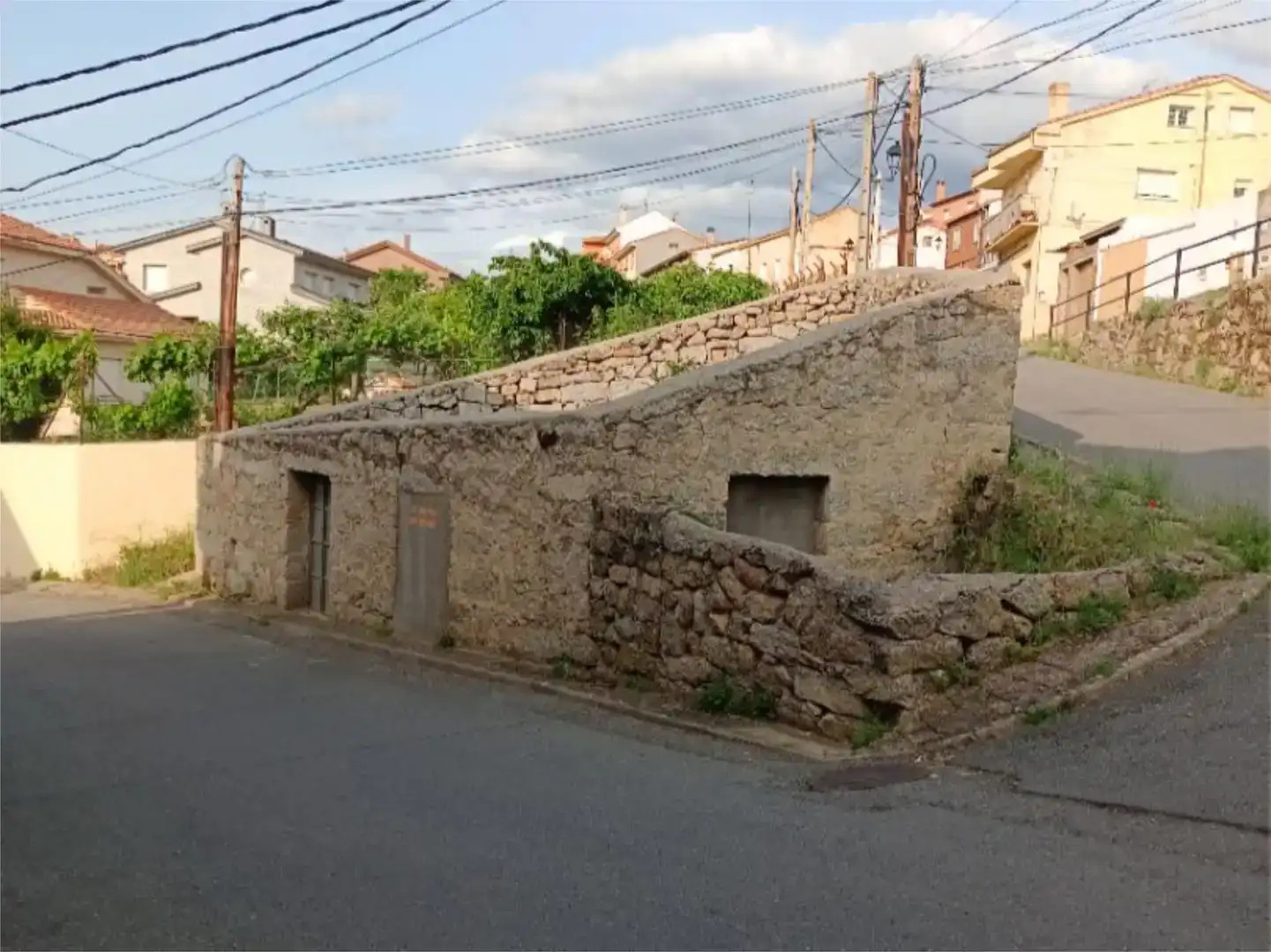 Vista exterior de Planta baja en venta en Burgohondo con Jardín privado