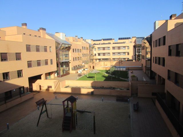 Piso de alquiler en Calle María Blanchard, 2, Montecillo