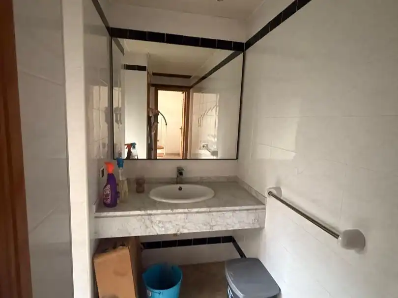 Badezimmer von Büro zum Verkauf in  Palma de Mallorca mit Klimaanlage, Heizung und Terrasse