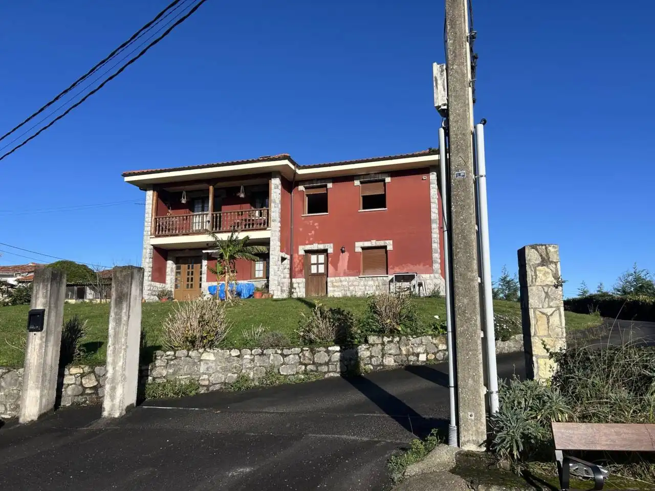 Außenansicht von Haus oder Chalet zum Verkauf in Llanes mit Heizung, Privatgarten und Terrasse