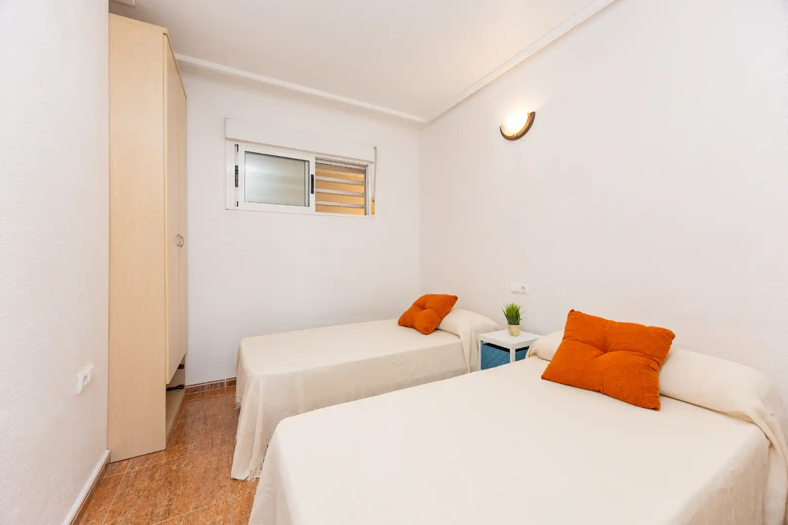 Dormitori de Pis en venda en Torrevieja amb Terrassa, Moblat i Piscina comunitària