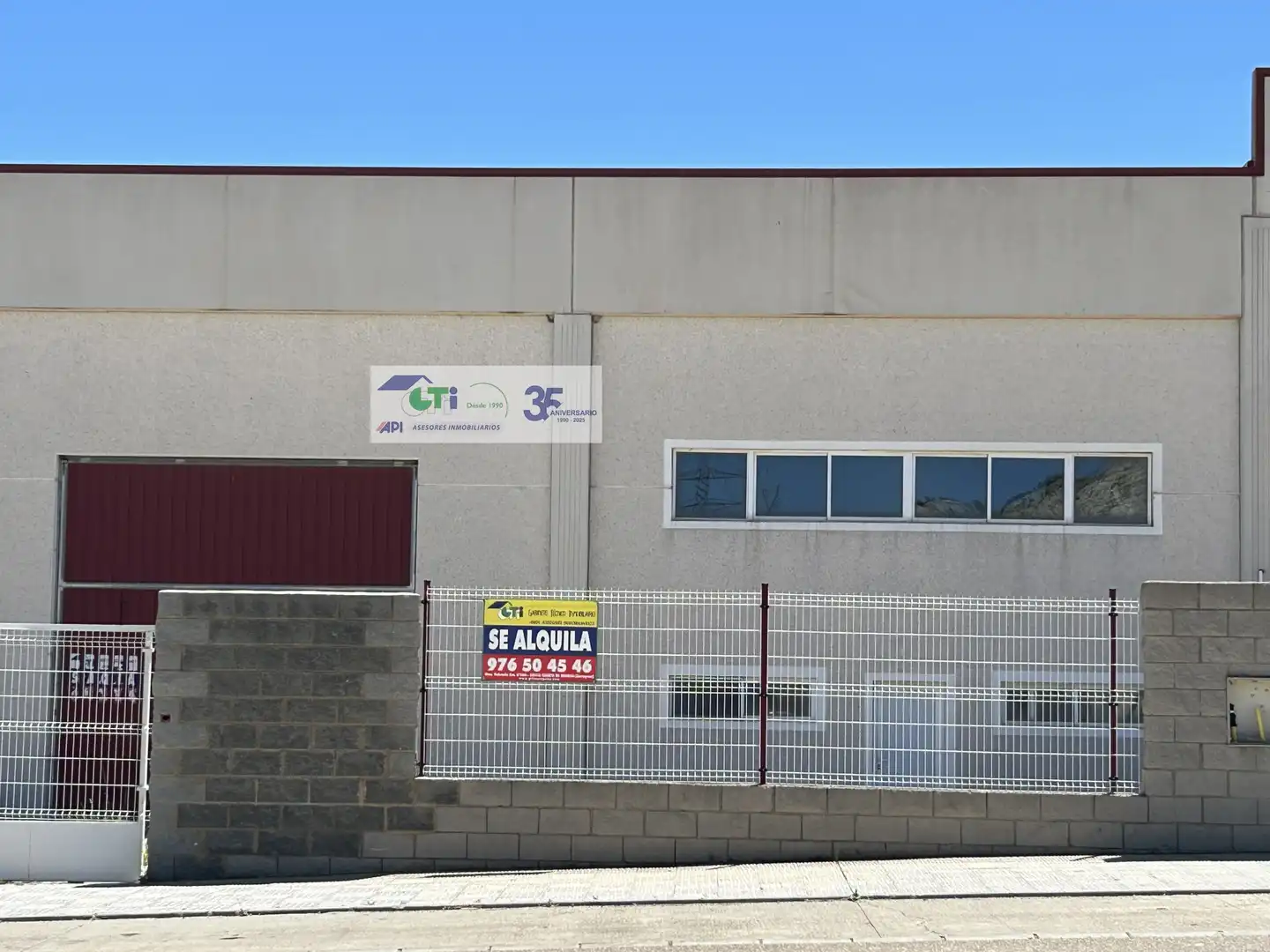 Vista exterior de Nave industrial de alquiler en La Muela