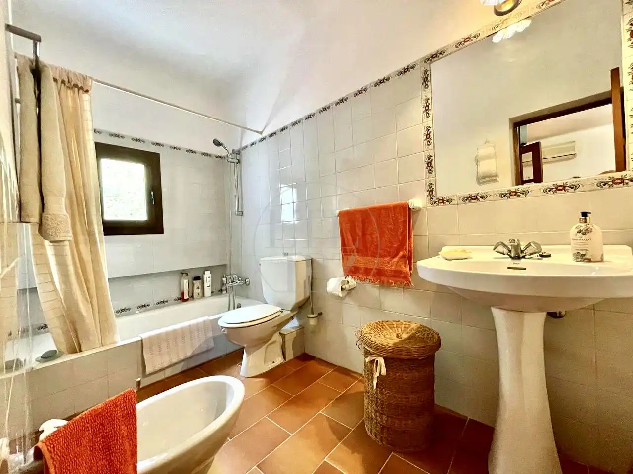 Bany de Casa o xalet en venda en Sant Joan de Labritja amb Aire condicionat, Jardí privat i Piscina