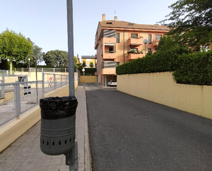 Vista exterior de Dúplex en venda en El Escorial amb Traster i Piscina comunitària