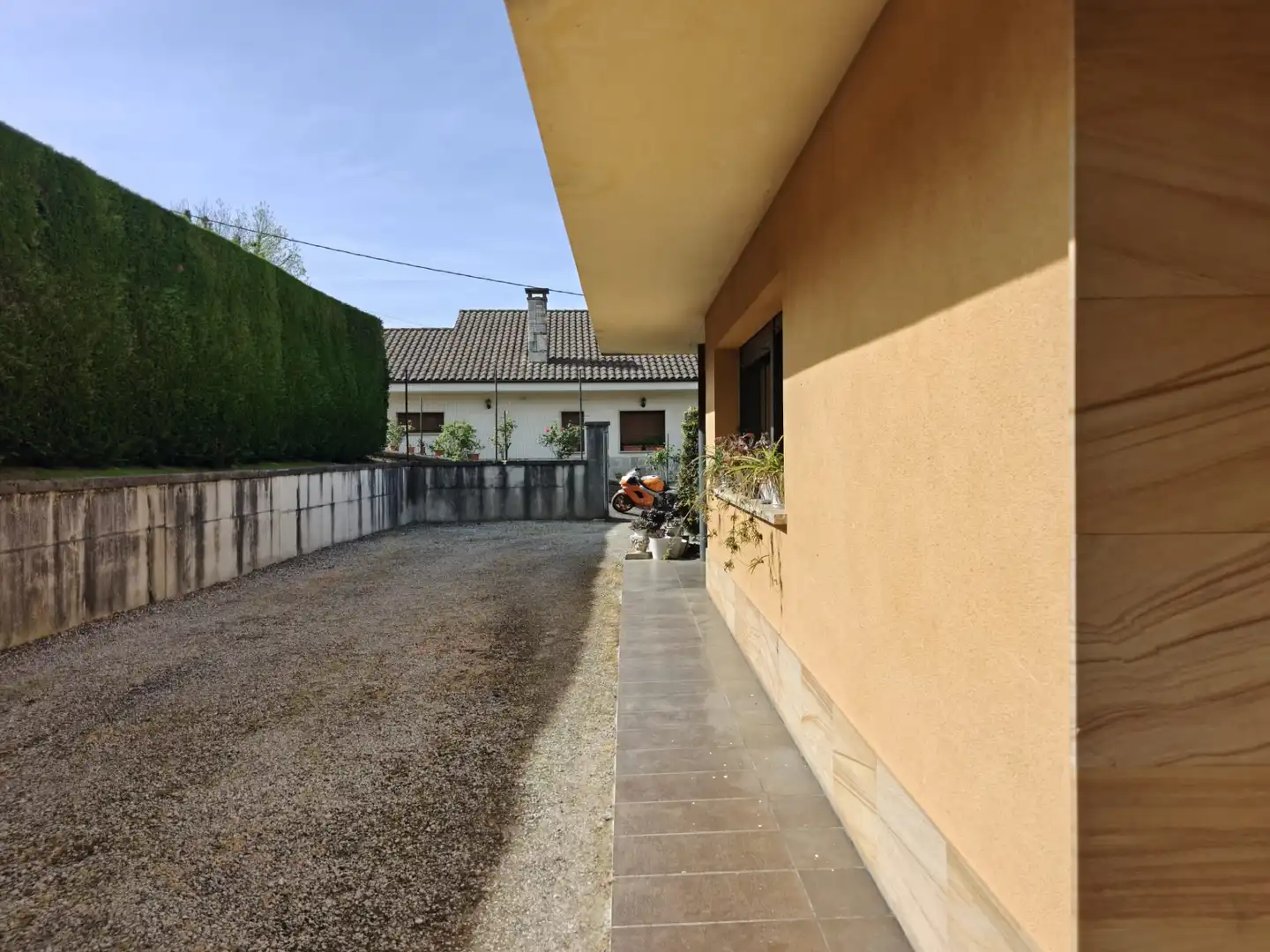 Vista exterior de Casa o xalet en venda en Siero amb Jardí privat, Terrassa i Traster