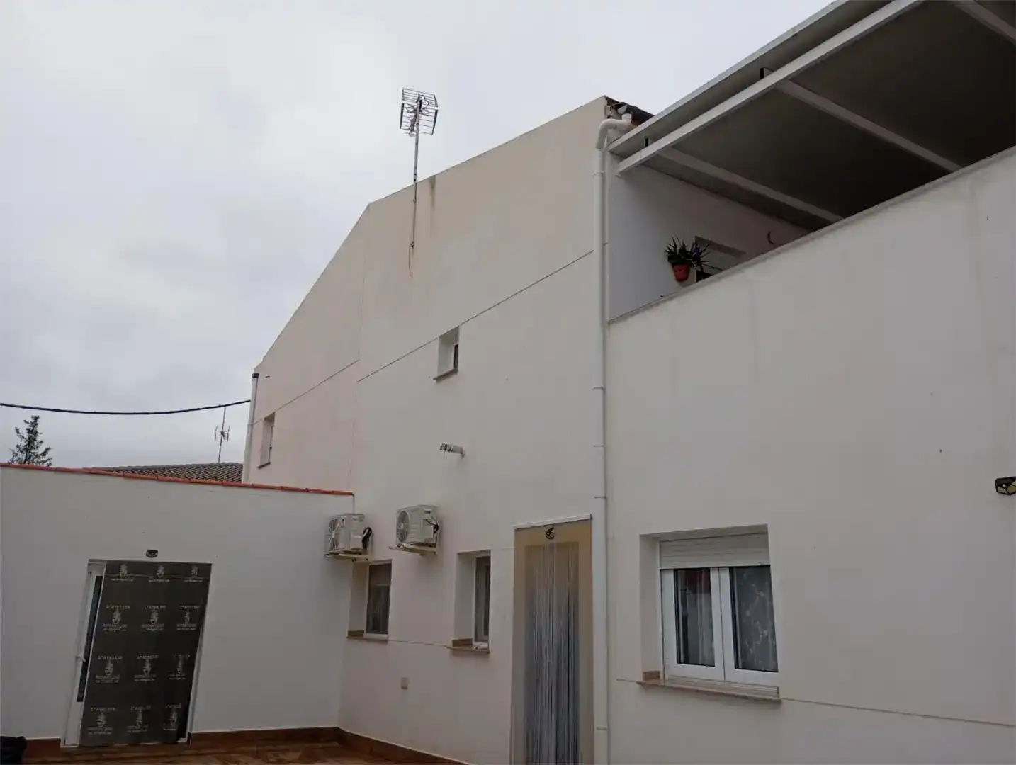 Vista exterior de Casa adosada en venda en Medellín amb Aire condicionat, Jardí privat i Traster
