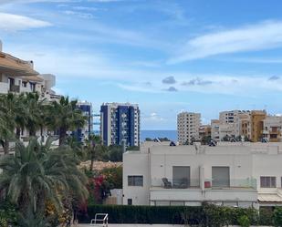 Vista exterior de Casa adosada en venda en Orihuela amb Aire condicionat, Calefacció i Jardí privat