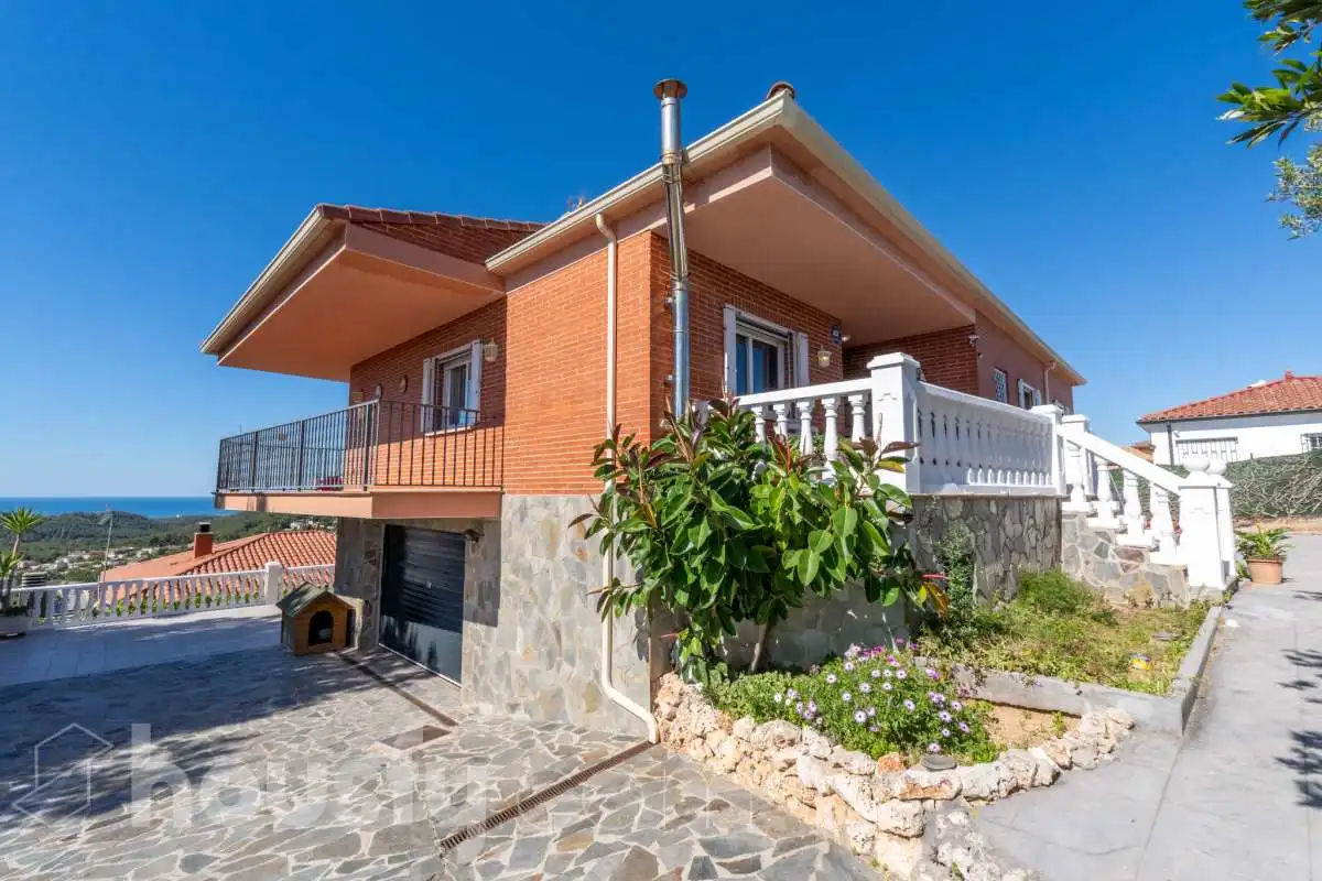 Vista exterior de Casa o chalet en venta en Cunit con Calefacción, Jardín privado y Terraza