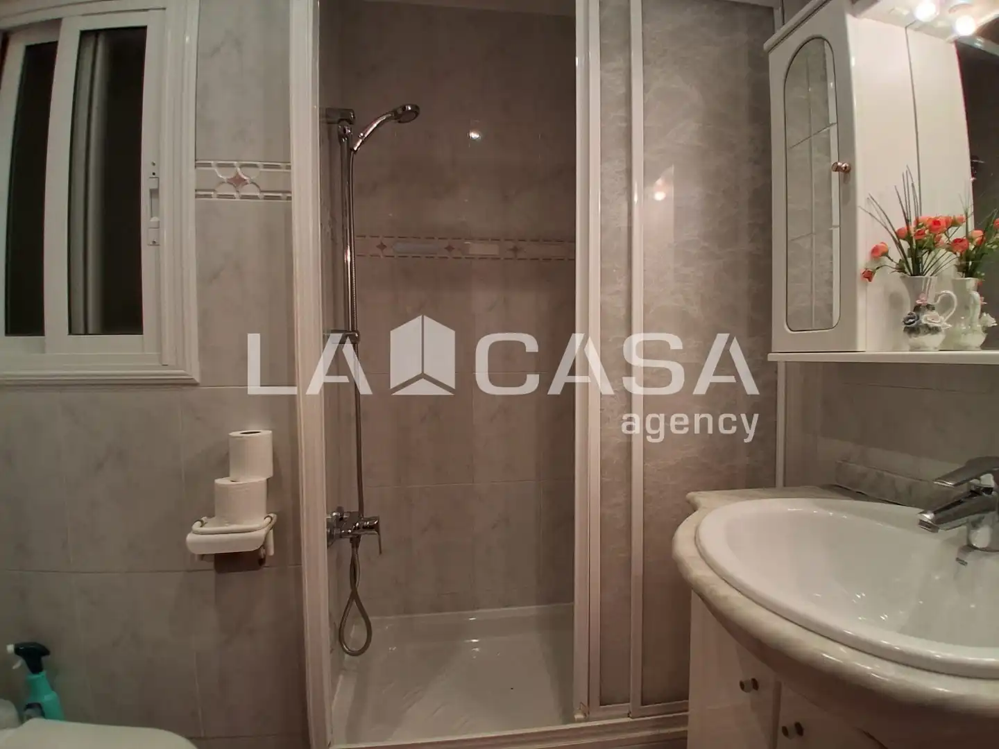 Baño de Piso en venta en Santa Coloma de Gramenet con Calefacción