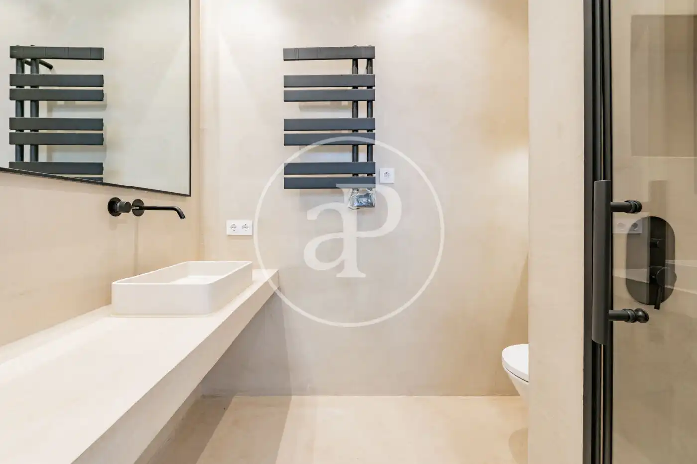 Bathroom of Flat for sale in Madrid  with Air Conditioner, Heating and Terrace
