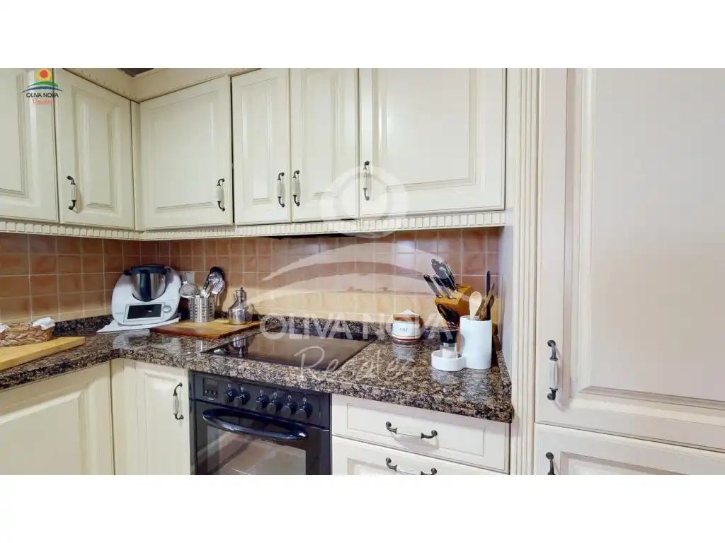Cocina de Casa o chalet en venta en Oliva con Jardín privado