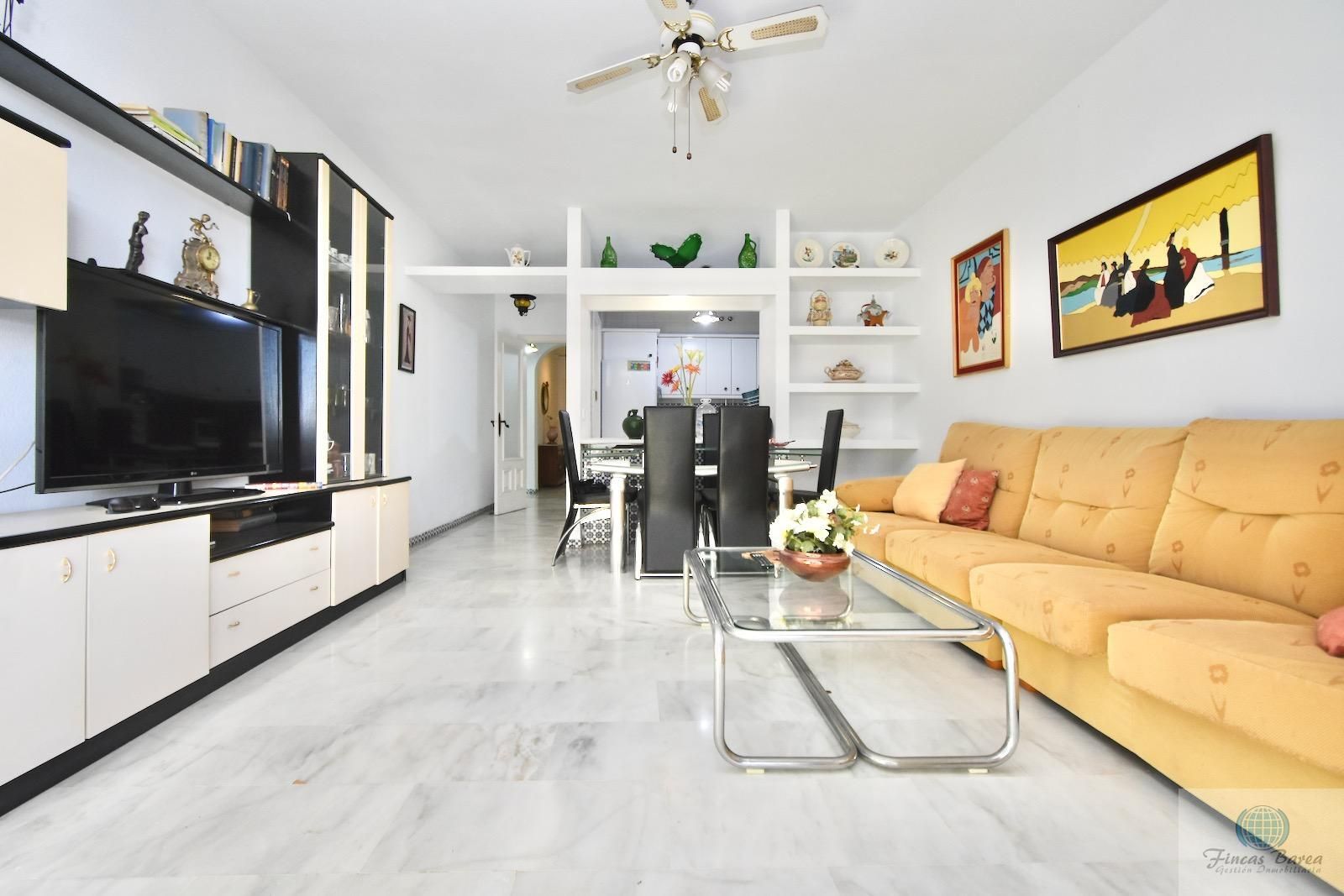 Sala de estar de Piso en venta en Fuengirola con Terraza y Piscina comunitaria