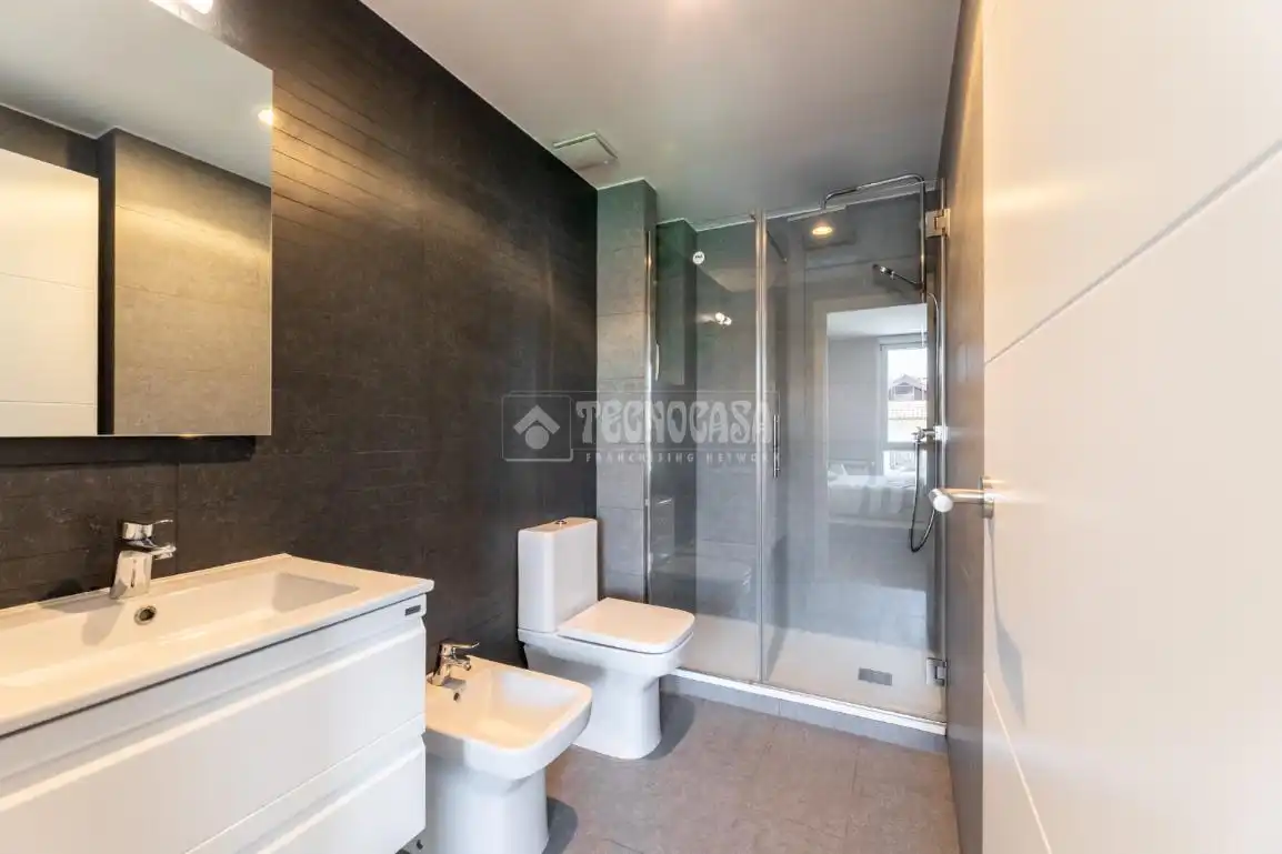 Bathroom of Flat for sale in Torrelodones  with Air Conditioner, Heating and Terrace
