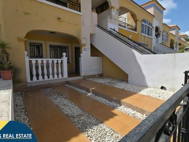 Bungalow con piscina en venta en Orihuela Costa