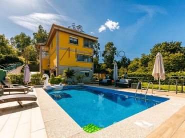 Detached house with pool for sale in Camino Tintureira