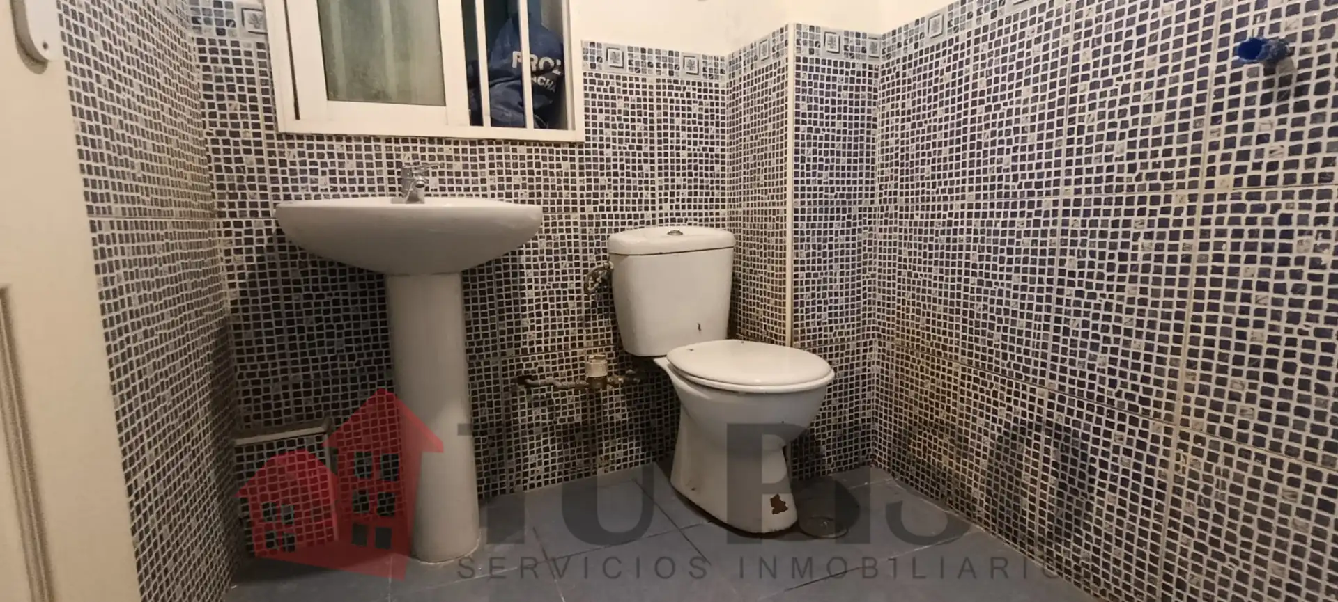 Bany de Local en venda en Madrid