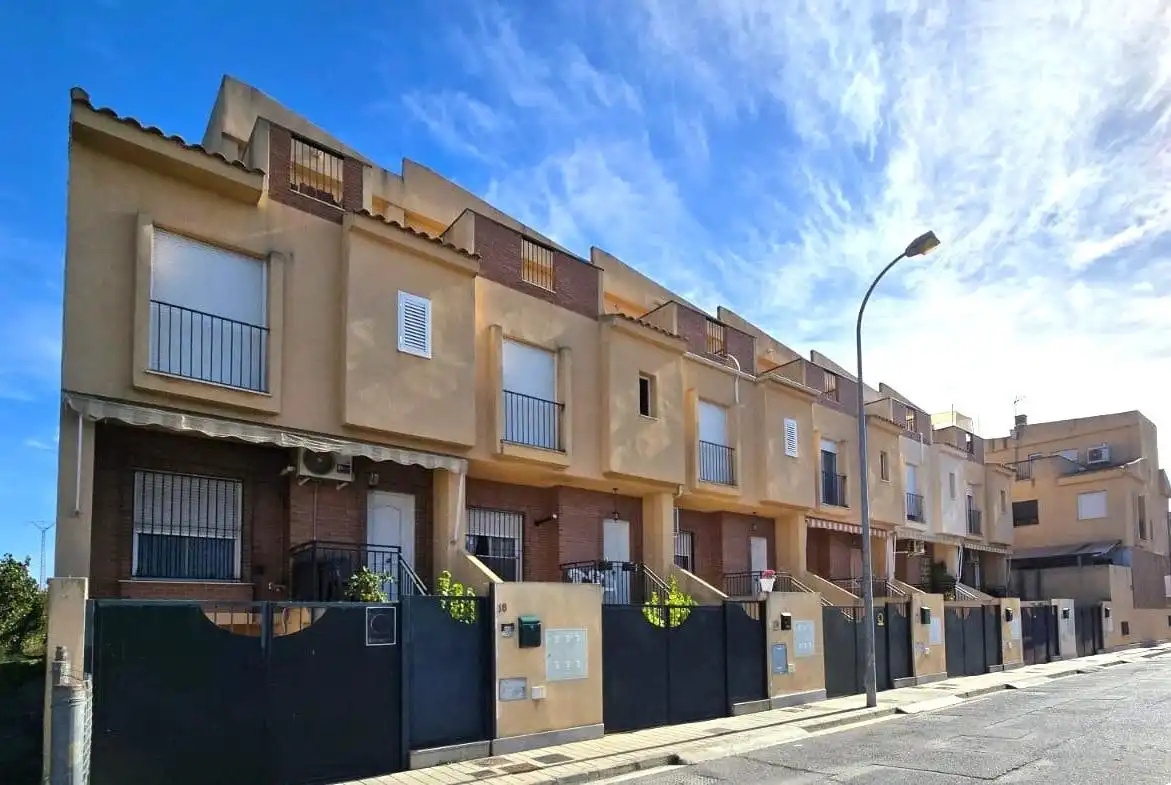 Terraced house with terrace for sale in Calle LEGAZPI