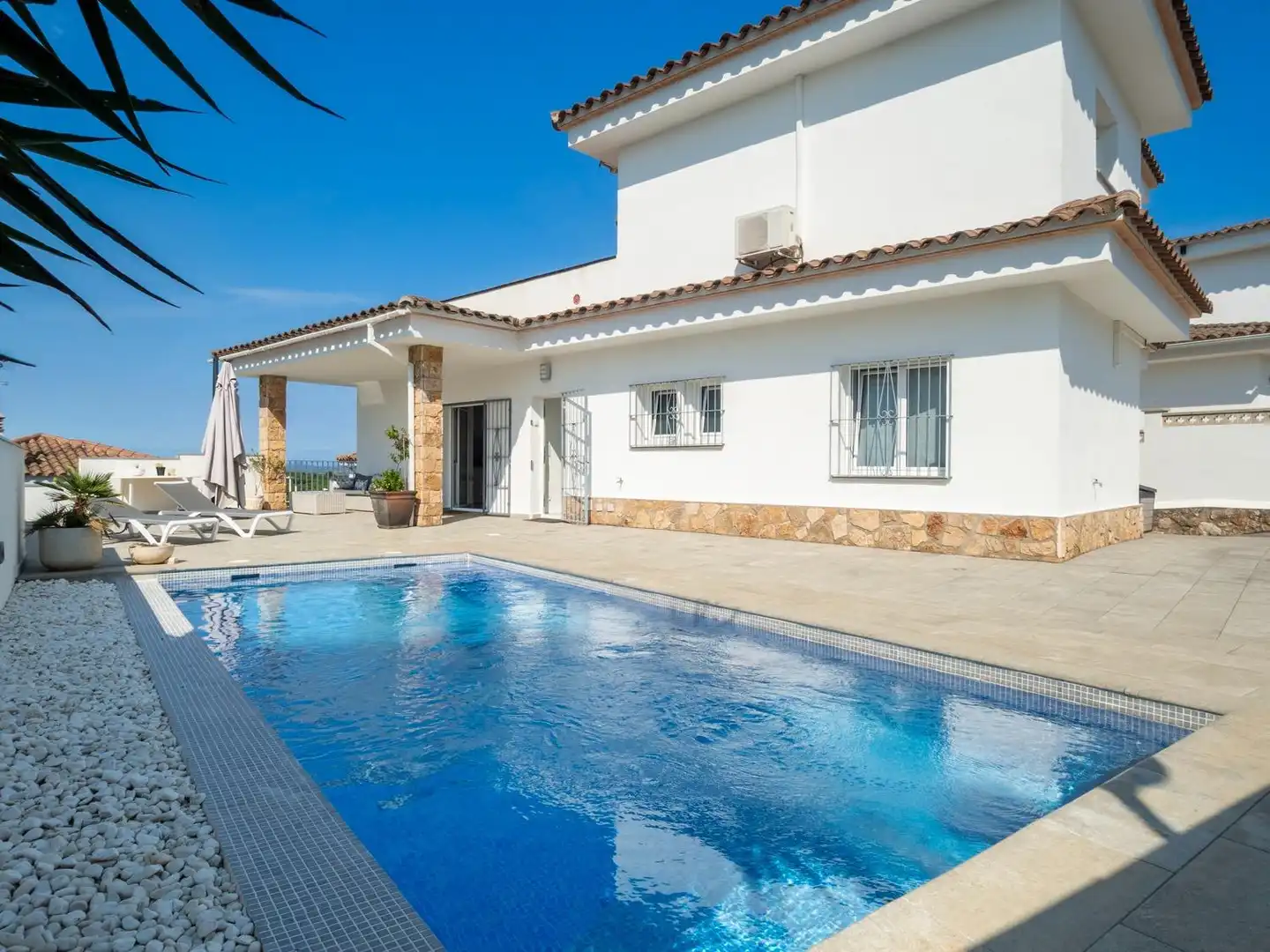 Casa con piscina en venta en Port - La Cota - Puig Sec, imagen 2