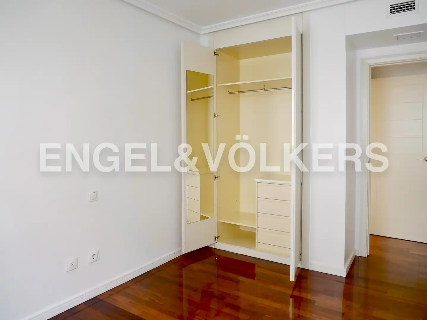 Bedroom of Flat for sale in Madrid  with Air Conditioner, Heating and Swimming Pool