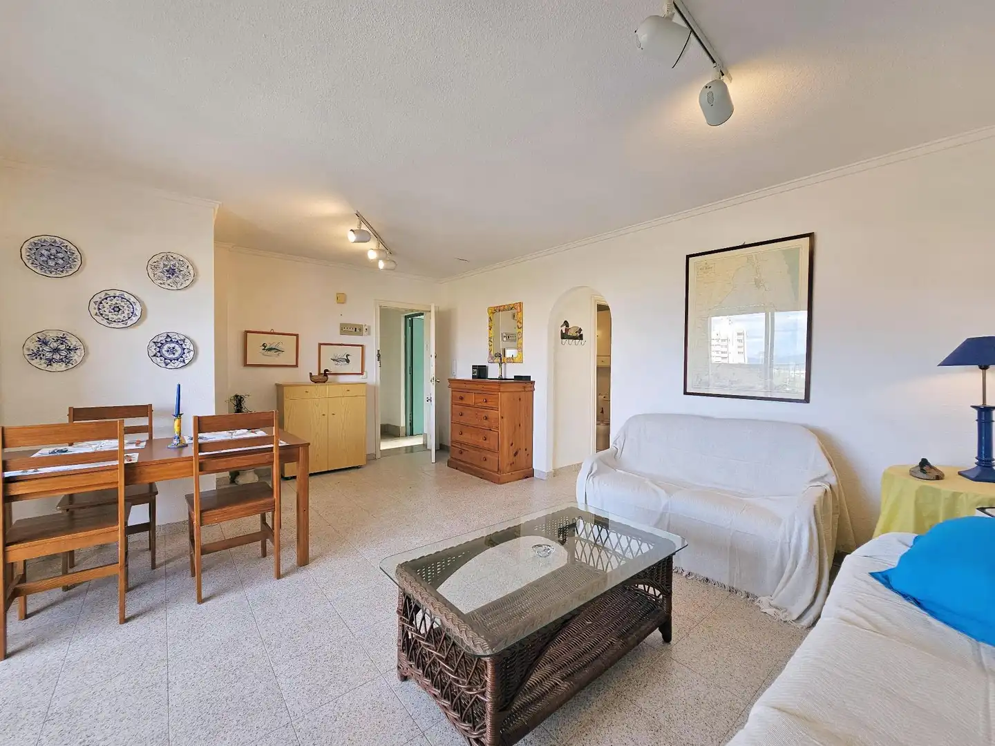 Sala de estar de Apartamento de alquiler en La Manga del Mar Menor con Terraza y Piscina