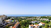 Vista exterior de Apartament en venda en Mijas amb Aire condicionat, Terrassa i Piscina