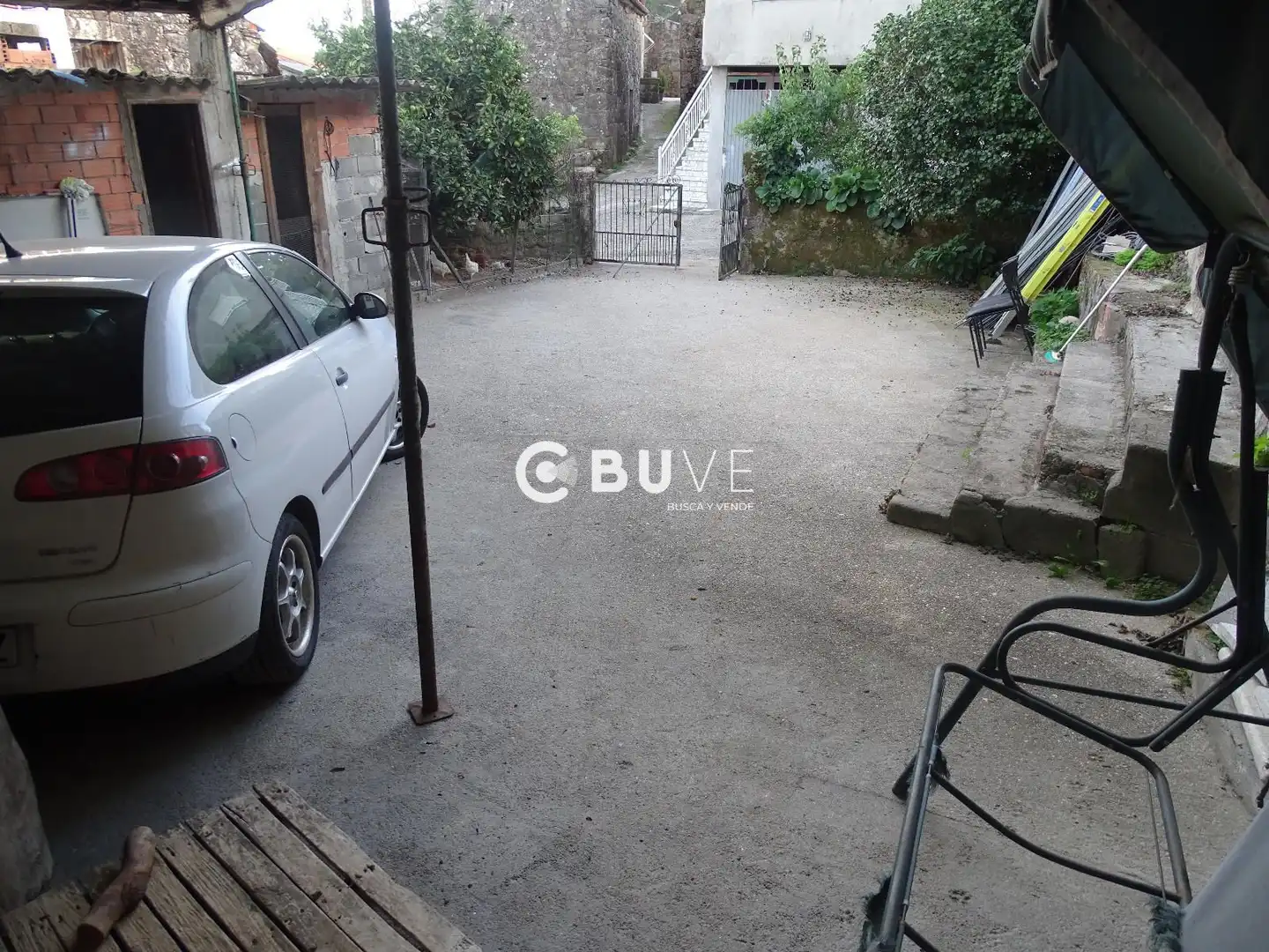Parking of Houses for sale in Rois