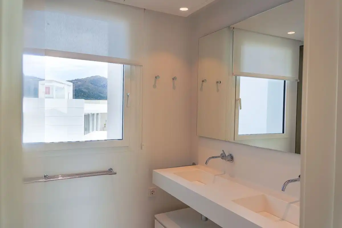 Baño de Dúplex en venta en Marbella con Terraza y Piscina comunitaria