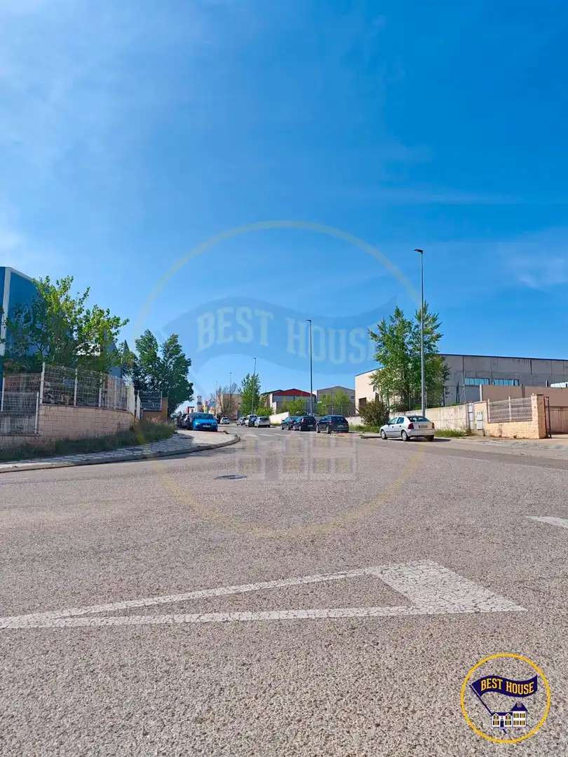 Vista exterior de Nave industrial en venta en Fuentes