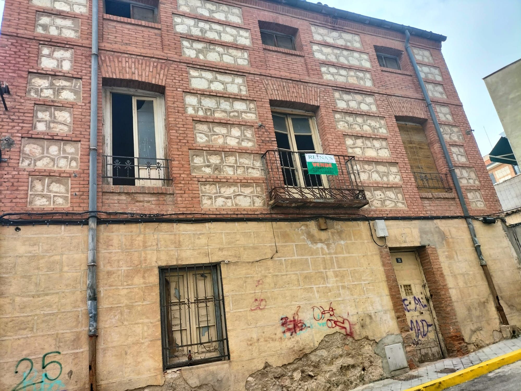 Vista exterior de Edificio en venta en Tielmes