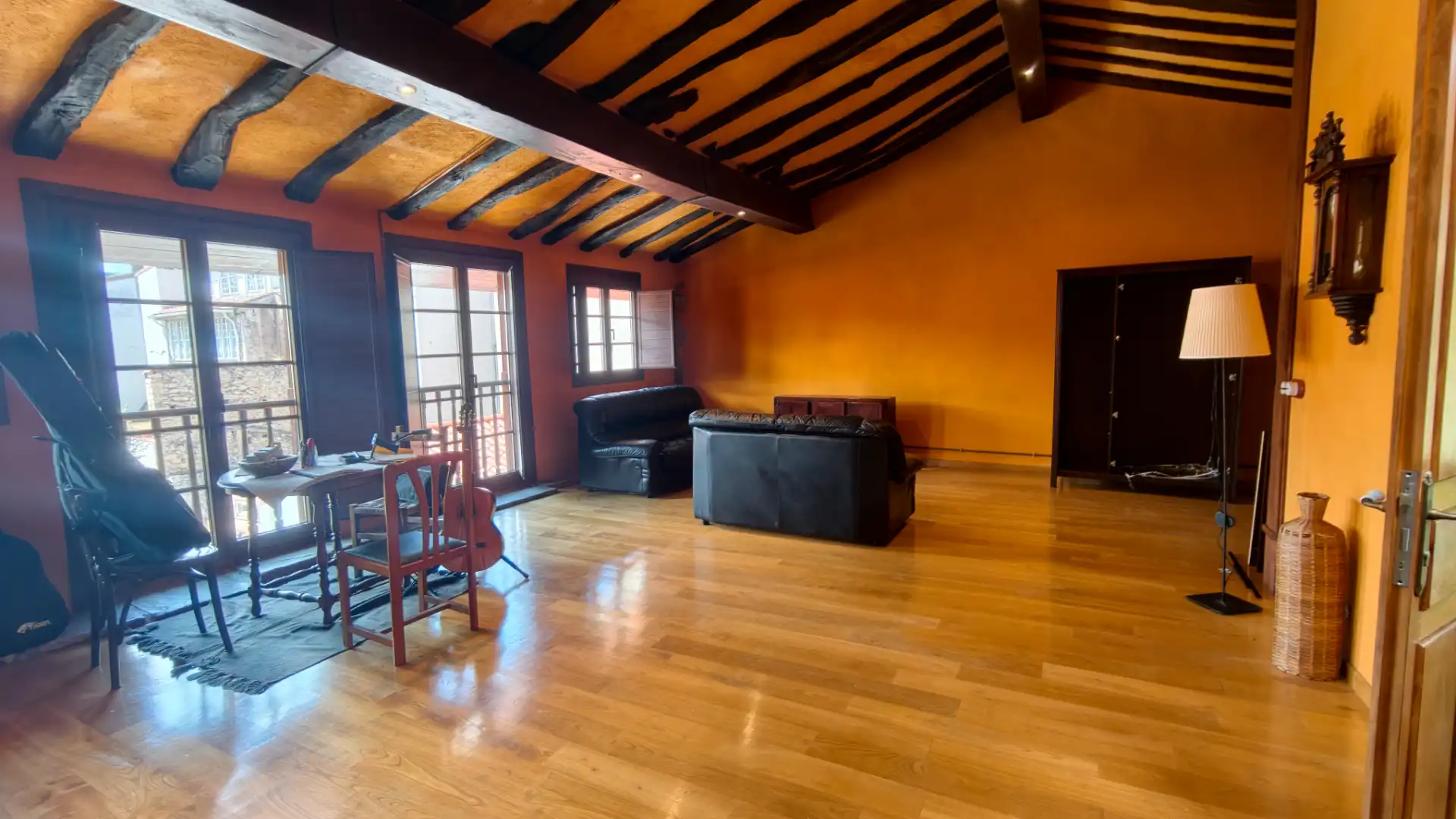 Living room of Houses for sale in Avilés  with Parquet flooring and Balcony