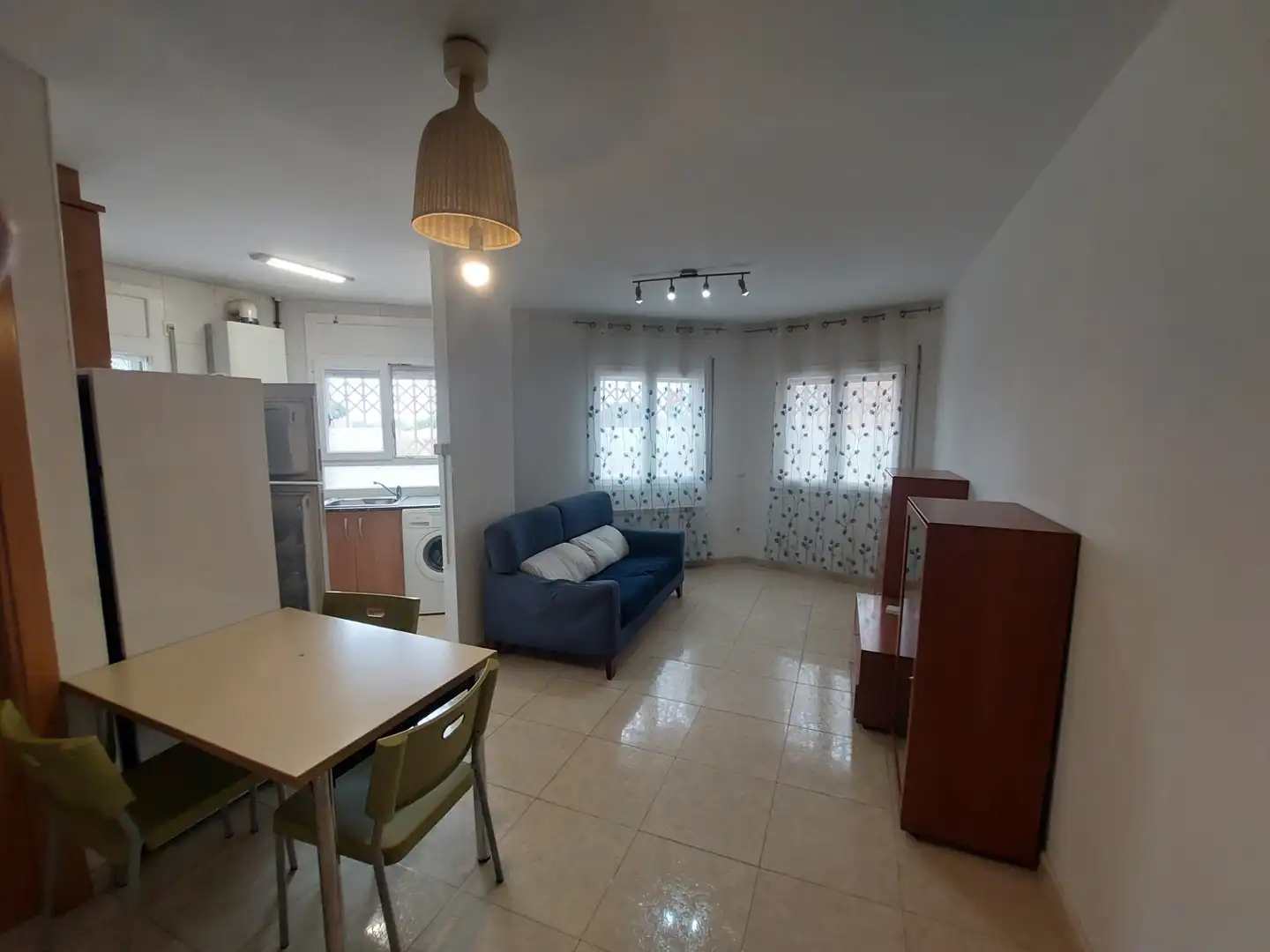 Sala de estar de Apartamento en venta en Tàrrega con Calefacción, Trastero y Amueblado