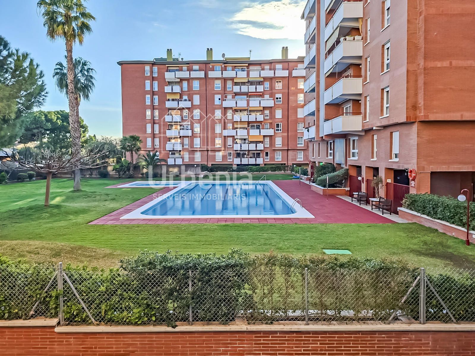 Vista exterior de Piso en venta en Premià de Mar con Calefacción, Terraza y Piscina