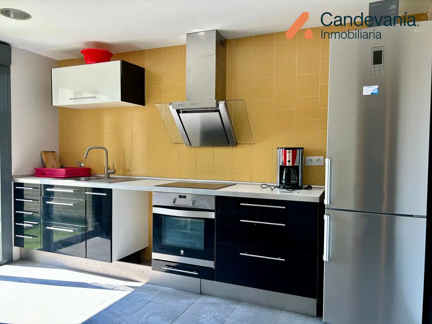 Cuina de Casa adosada en venda en San Mateo de Gállego amb Aire condicionat, Calefacció i Jardí privat