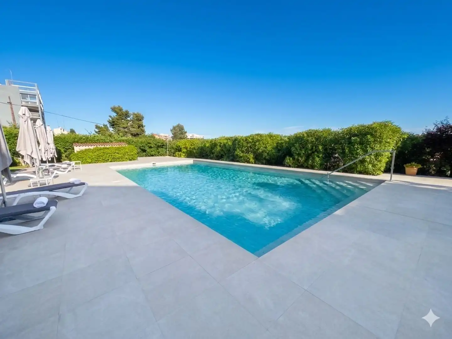 Schwimmbecken von Einfamilien-Reihenhaus zum Verkauf in  Palma de Mallorca mit Klimaanlage, Heizung und Terrasse