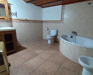 Bathroom of Flat for sale in Rellinars