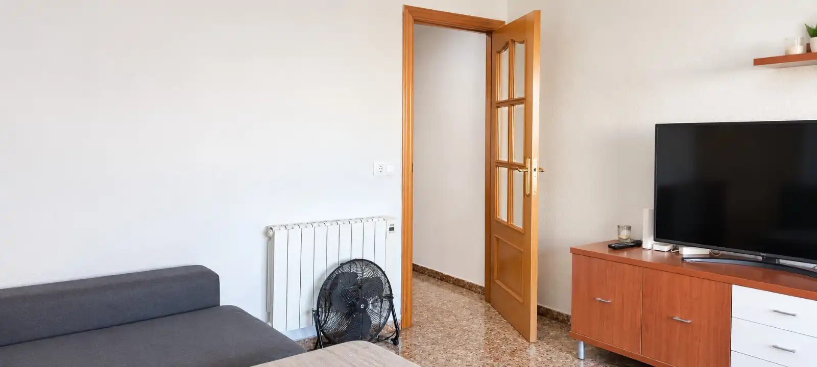 Flat with terrace for sale in Carrer de Jacinto Benavente, imagen 2