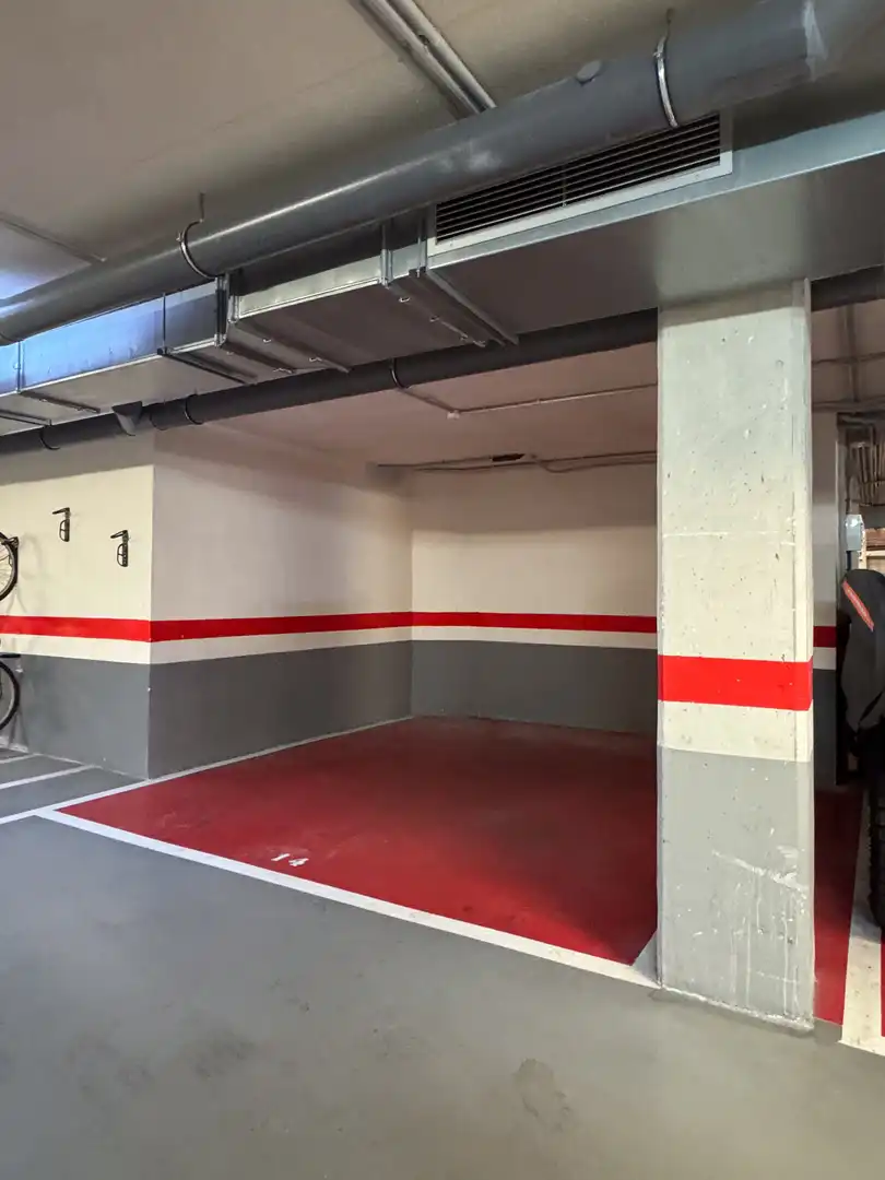 Parkplatz von Wohnung zum Verkauf in Valencia mit Klimaanlage, Abstellraum und Schwimmbad