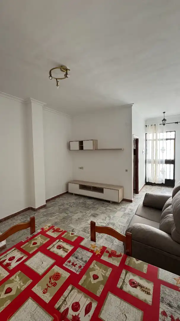 Sala de estar de Casa o chalet de alquiler en Brenes con Aire acondicionado, Terraza y Amueblado